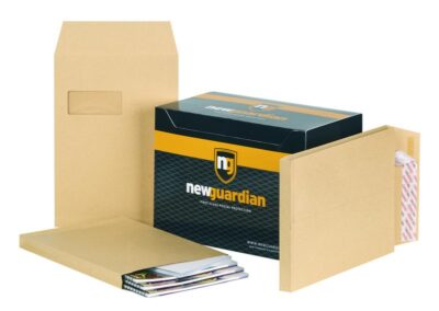 New Guardian Pocket Gusset Envelope C4 Peel and Seal Window Power-Tac 25mm Gusset 130gsm Manilla (Pack 100) – J27366